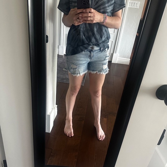 BKE Stella Jean shorts / distressed / stretchy - Picture 5 of 5